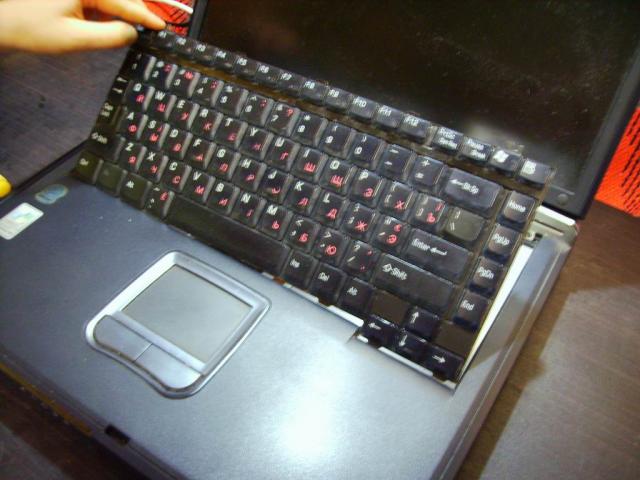 Разборка ноутбука - : Убираем клавиатуру 2