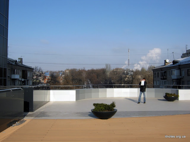 вид с балкона FourPoints на аллею, интерьер FourPoints, Drupal Forum 2012 в Запорожье